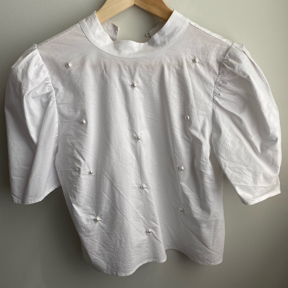 White puff sleeve top